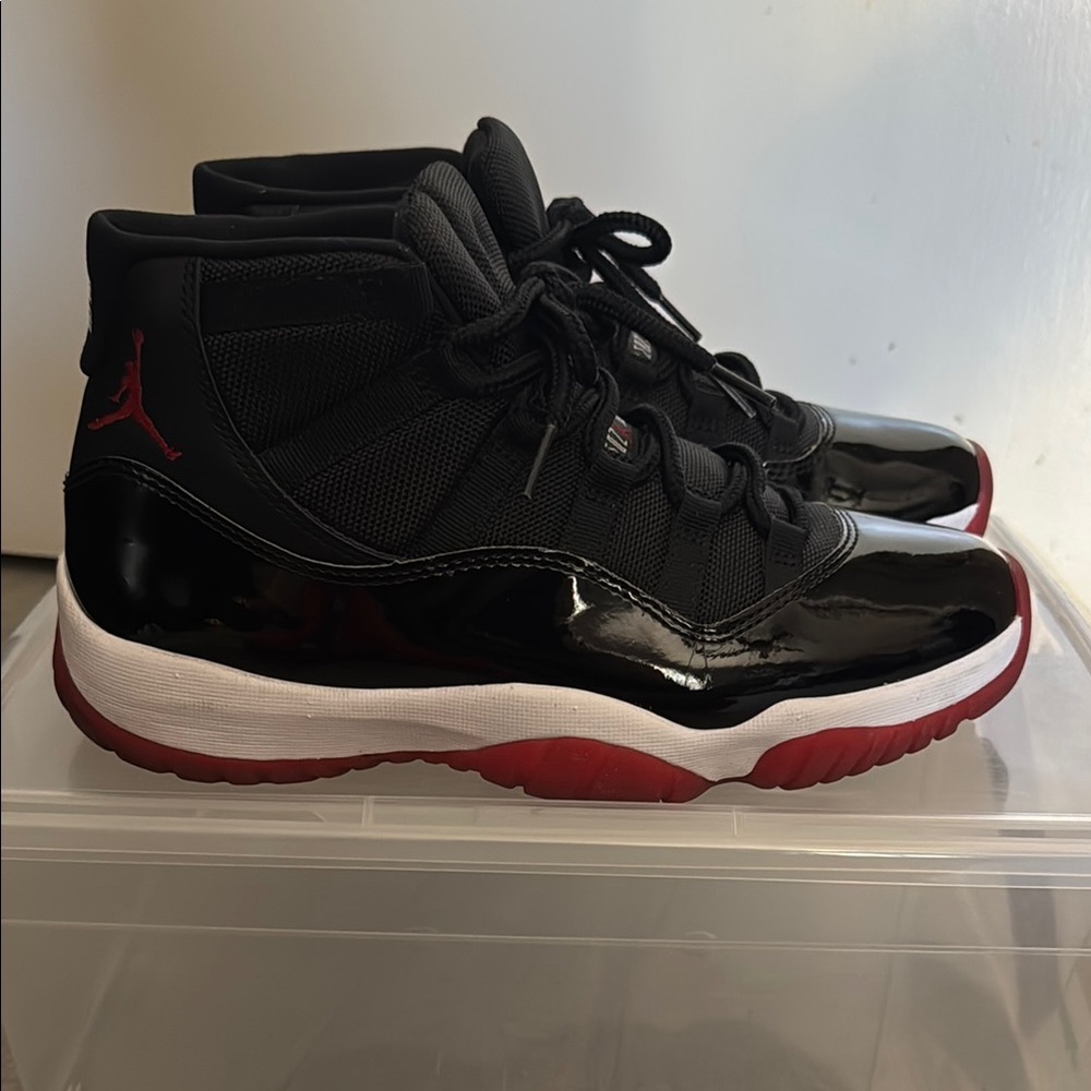 Jordan retro 11 bred size 8.5 men
